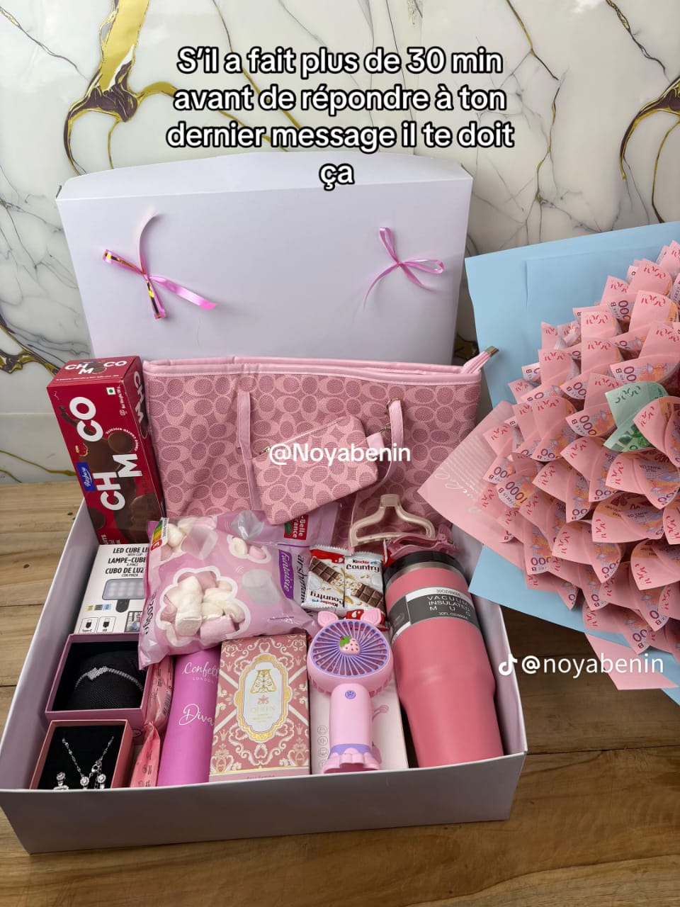 Coffret garni et bouquet de billets Noya Bénin